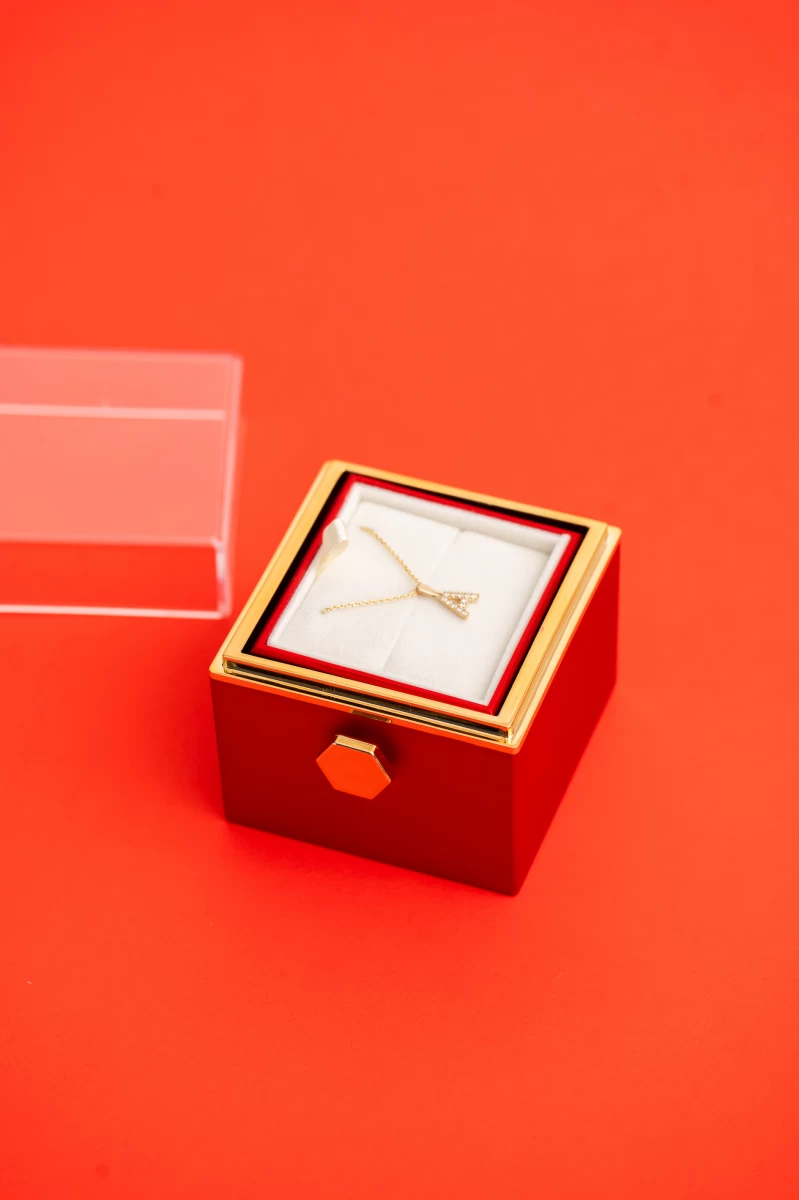 Egyedi Cirkónia Köves Betű Sárga Arany 14K Nyaklánc